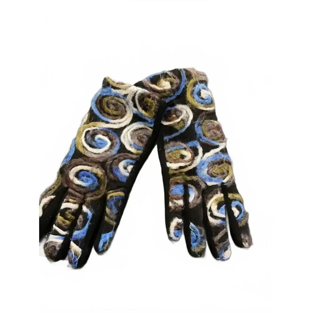 Woman's Cozy Swirl Pattern Yarn Embroidered Winter Gloves